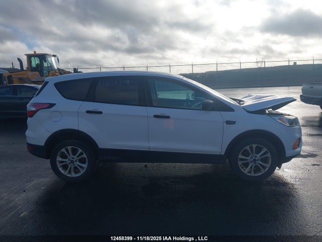 2017 Ford Escape S მანქანა იყიდება აუქციონზე, vin: 1FMCU0F7XHUB10365, აუქციონის ნომერი: 12458399