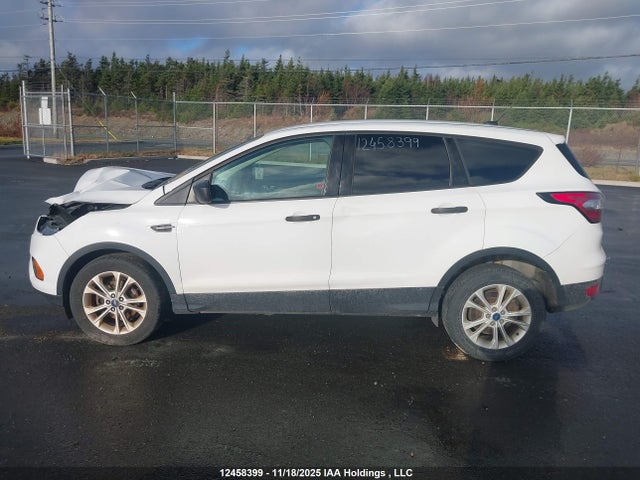 2017 Ford Escape S მანქანა იყიდება აუქციონზე, vin: 1FMCU0F7XHUB10365, აუქციონის ნომერი: 12458399