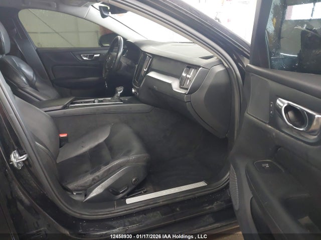 YV1A22SK7K1017832 Volvo V60 T6 Momentum