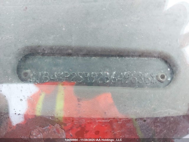 12458984 :رقم المزاد ، 1B4GP25R92B649636 vin ، 2002 Dodge Caravan Se مزاد بيع