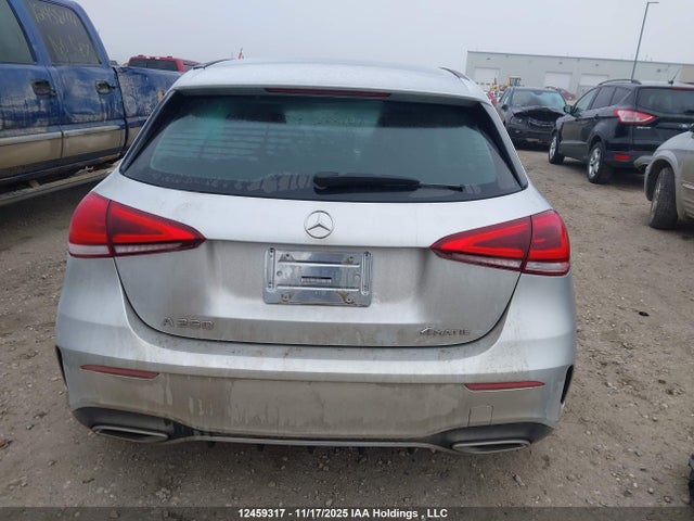 W1K3F4HB5LJ214771 Mercedes-Benz A 250 4matic