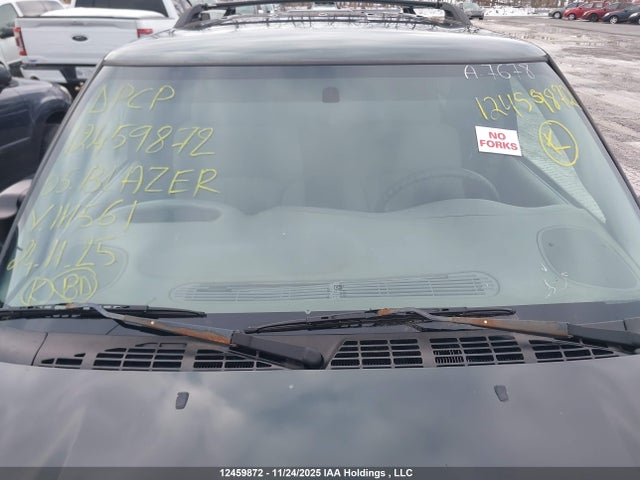 12459872 :رقم المزاد ، 1GNCT18X35K111561 vin ، 2005 Chevrolet Blazer مزاد بيع