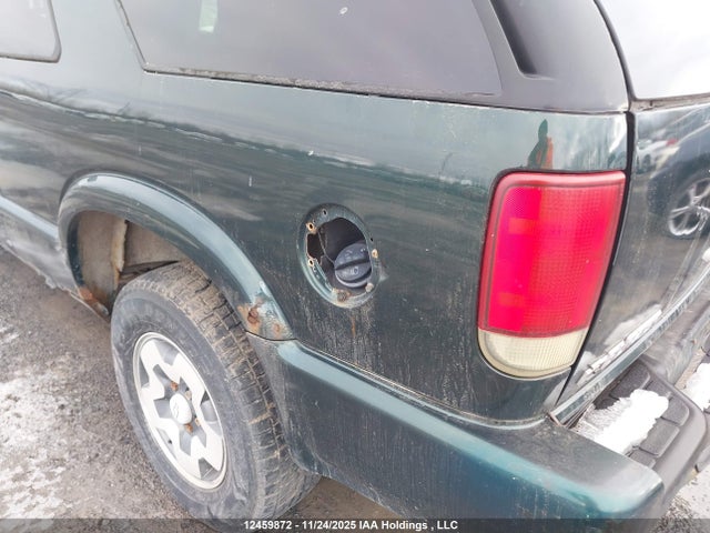 12459872 :رقم المزاد ، 1GNCT18X35K111561 vin ، 2005 Chevrolet Blazer مزاد بيع