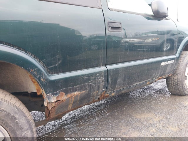 12459872 :رقم المزاد ، 1GNCT18X35K111561 vin ، 2005 Chevrolet Blazer مزاد بيع