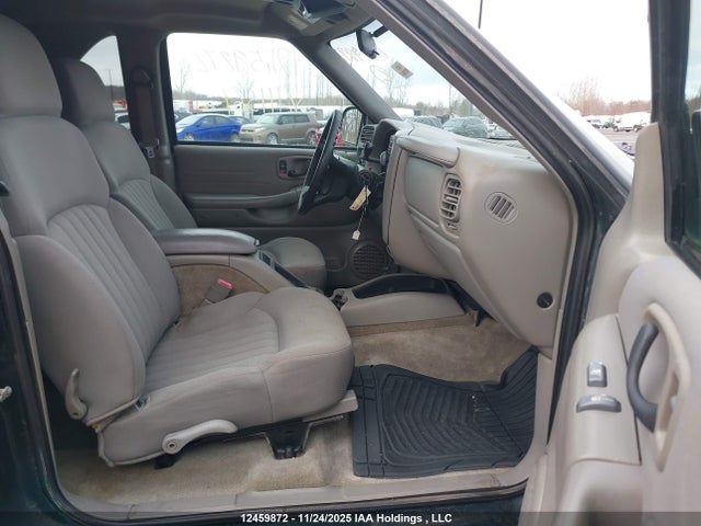 12459872 :رقم المزاد ، 1GNCT18X35K111561 vin ، 2005 Chevrolet Blazer مزاد بيع