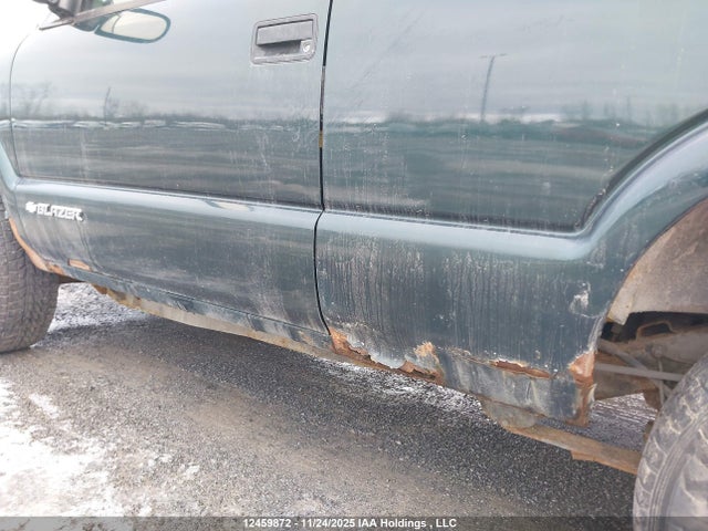 12459872 :رقم المزاد ، 1GNCT18X35K111561 vin ، 2005 Chevrolet Blazer مزاد بيع