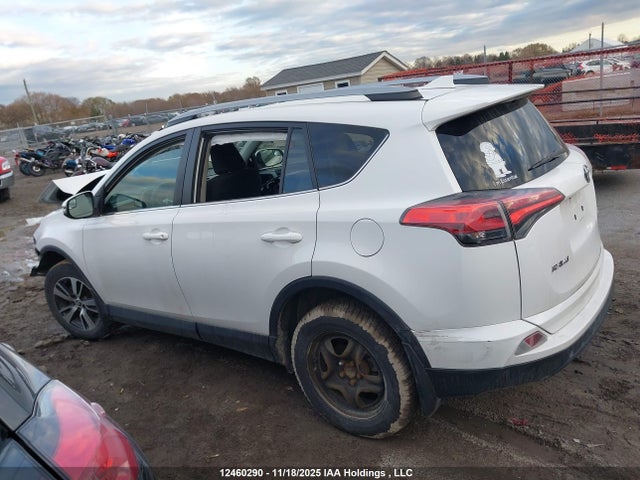 12460290 :رقم المزاد ، 2T3ZFREV2JW522821 vin ، 2018 Toyota Rav4 Le مزاد بيع