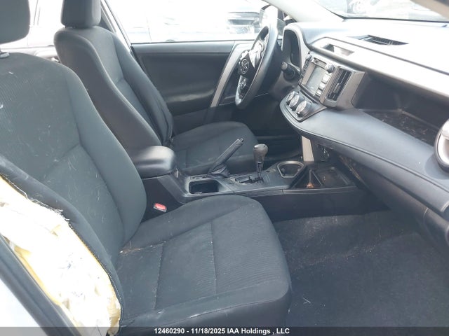 12460290 :رقم المزاد ، 2T3ZFREV2JW522821 vin ، 2018 Toyota Rav4 Le مزاد بيع
