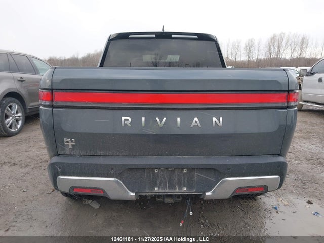 Rivian R1t Adventure 2024 7FCTGCAA4RN032218 Image 17