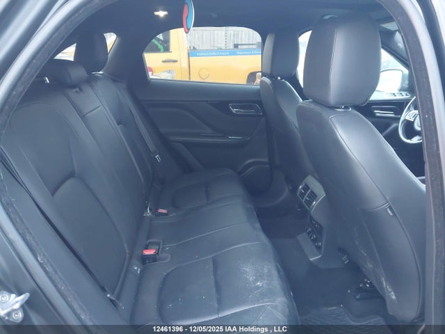 SADCJ2FN5JA296836 Jaguar F-pace Premium