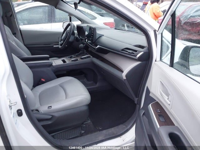 5TDGSKFC1NS055311 Toyota Sienna Le 8-passenger