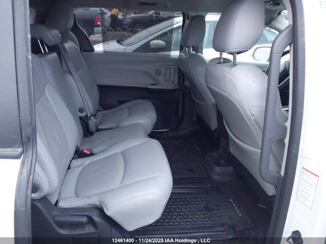 5TDGSKFC1NS055311 Toyota Sienna Le 8-passenger