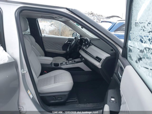 JA4J4UA83NZ601727 Mitsubishi Outlander Se/black Edition