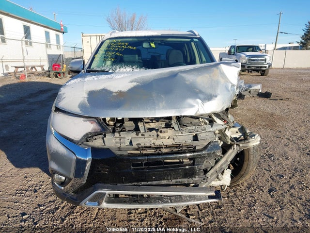 JA4AZ2A38LZ614321 Mitsubishi Outlander Es