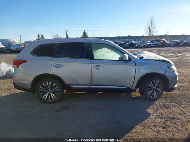 JA4AZ2A38LZ614321 Mitsubishi Outlander Es