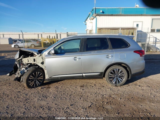 JA4AZ2A38LZ614321 Mitsubishi Outlander Es