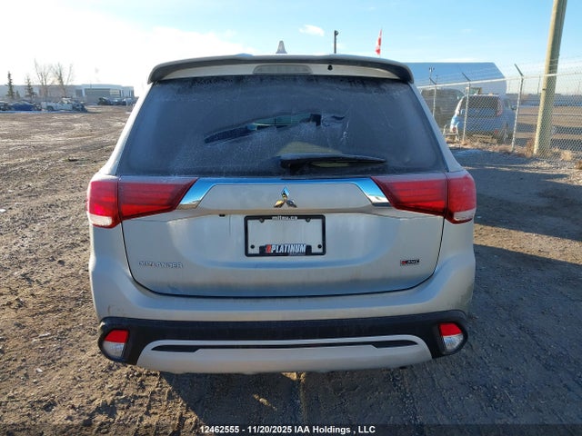 JA4AZ2A38LZ614321 Mitsubishi Outlander Es