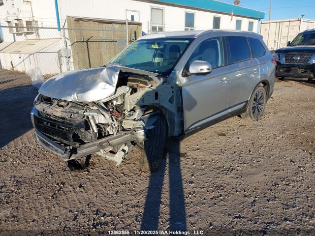 JA4AZ2A38LZ614321 Mitsubishi Outlander Es