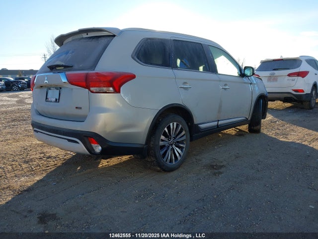 JA4AZ2A38LZ614321 Mitsubishi Outlander Es