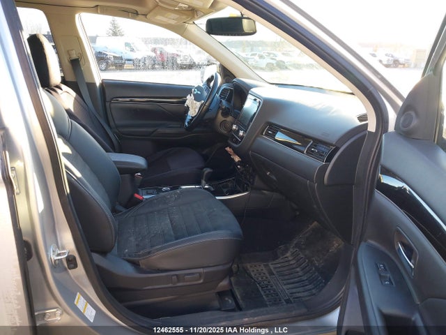 JA4AZ2A38LZ614321 Mitsubishi Outlander Es