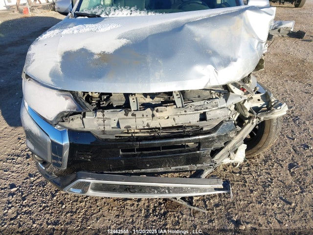JA4AZ2A38LZ614321 Mitsubishi Outlander Es