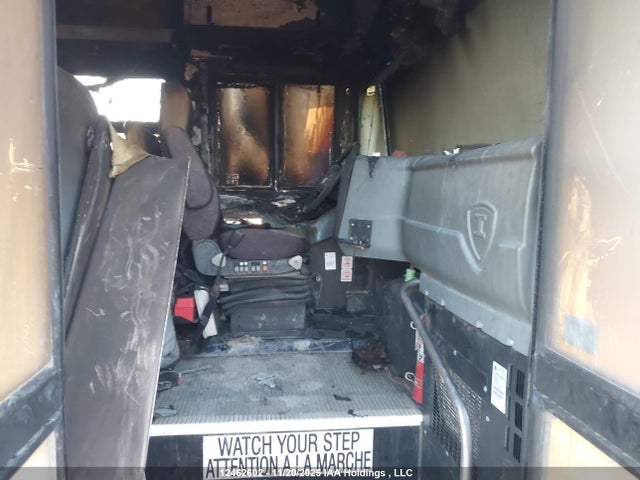 Ic Corporation 3000 Ce 2014 4DRBUAAP7EB418528 Image 8