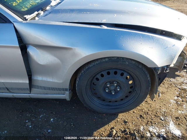 2014 Ford Mustang V6 Premium მანქანა იყიდება აუქციონზე, vin: 1ZVBP8EM4E5230372, აუქციონის ნომერი: 12462920