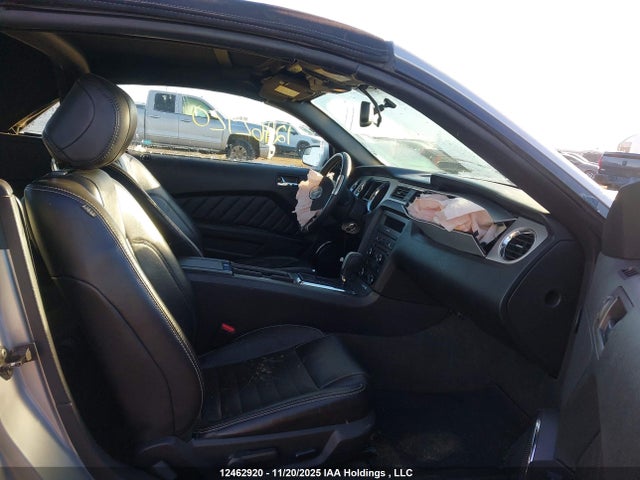 2014 Ford Mustang V6 Premium მანქანა იყიდება აუქციონზე, vin: 1ZVBP8EM4E5230372, აუქციონის ნომერი: 12462920