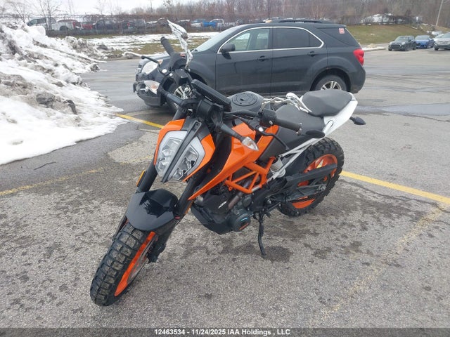 KTM 390 Duke 2017 MD2JPJ403HC210077 Image 2
