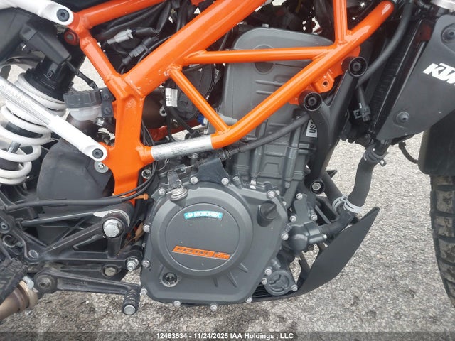 KTM 390 Duke 2017 MD2JPJ403HC210077 Image 8