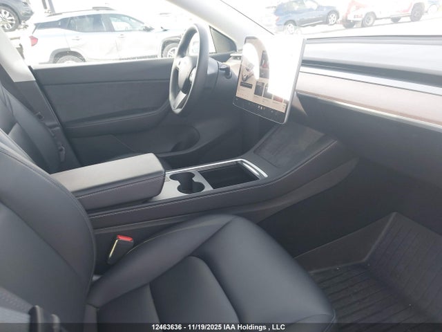 7SAYGDEF2NF500658 Tesla Model Y