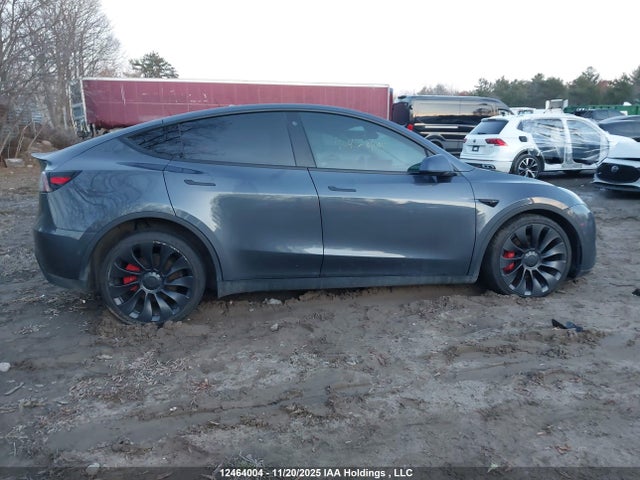 7SAYGDEF9NF569184 Tesla Model Y