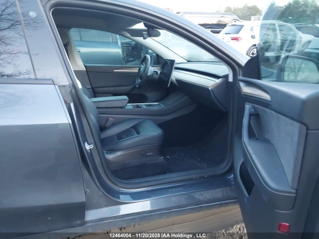 7SAYGDEF9NF569184 Tesla Model Y