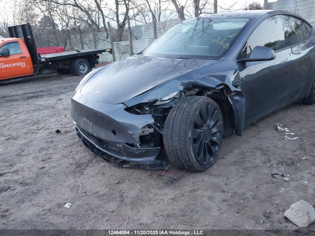7SAYGDEF9NF569184 Tesla Model Y