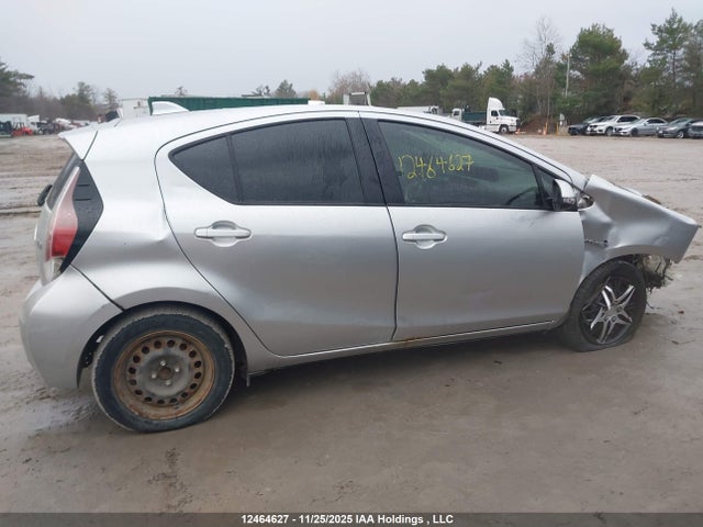 JTDKDTB32F1584572 Toyota Prius C Technology