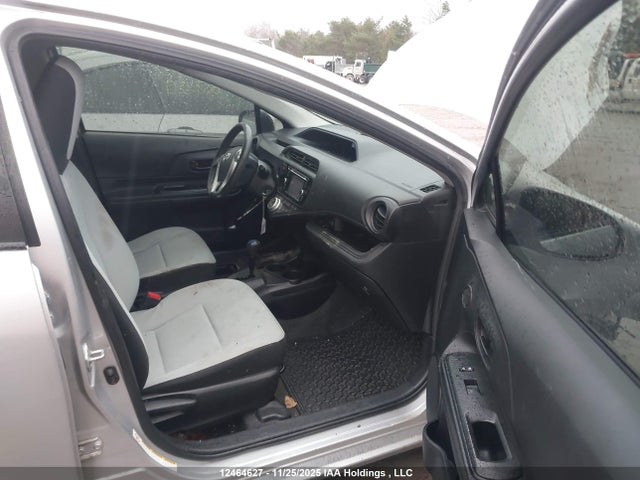 JTDKDTB32F1584572 Toyota Prius C Technology
