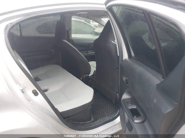 JTDKDTB32F1584572 Toyota Prius C Technology