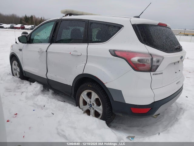 1FMCU0GDXHUA00596 Ford ESCAPE SE
