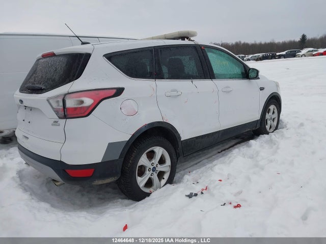 1FMCU0GDXHUA00596 Ford ESCAPE SE