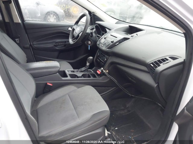 1FMCU0GDXHUA00596 Ford ESCAPE SE