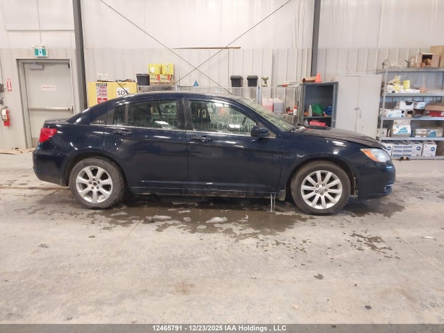 Chrysler 200 Touring 2014 1C3CCBBBXEN100989 Image 12