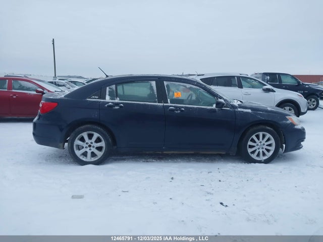 Chrysler 200 Touring 2014 1C3CCBBBXEN100989 Image 21