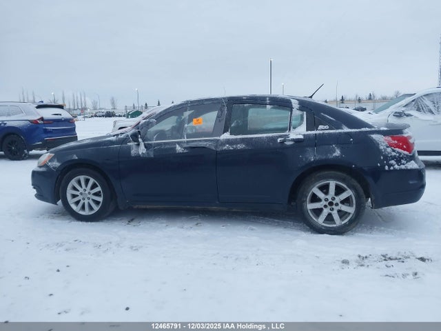 Chrysler 200 Touring 2014 1C3CCBBBXEN100989 Image 22