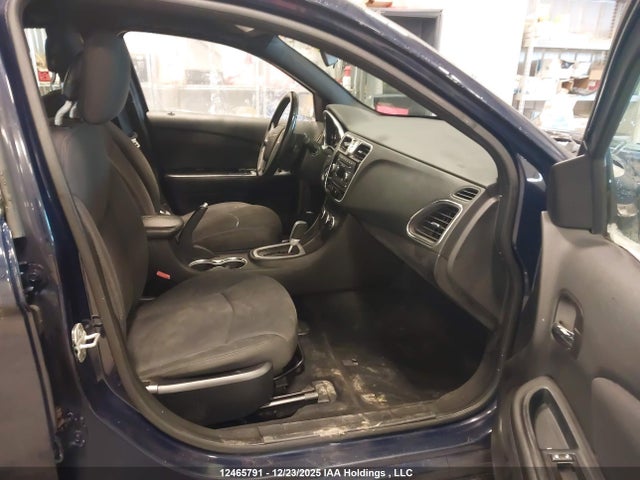 Chrysler 200 Touring 2014 1C3CCBBBXEN100989 Image 5