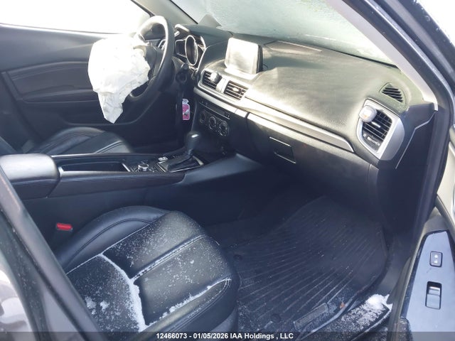 3MZBN1T78HM143650 Mazda Mazda3 Se