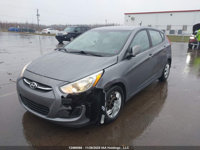 12466566 :رقم المزاد ، KMHCT5AE4FU214711 vin ، 2015 Hyundai Accent Gl مزاد بيع