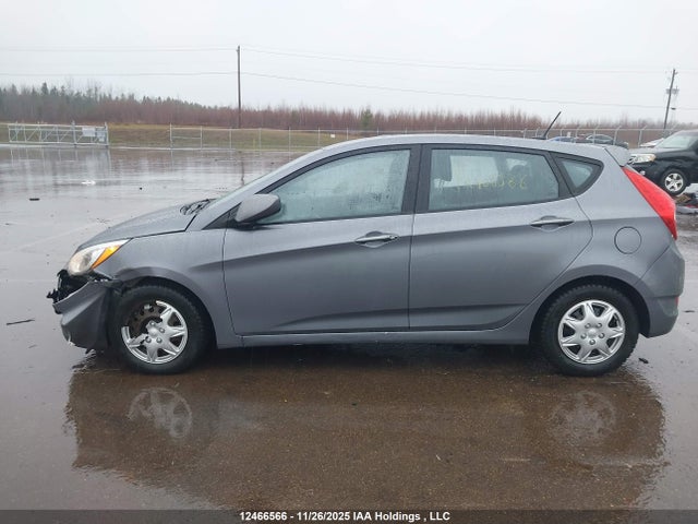 12466566 :رقم المزاد ، KMHCT5AE4FU214711 vin ، 2015 Hyundai Accent Gl مزاد بيع