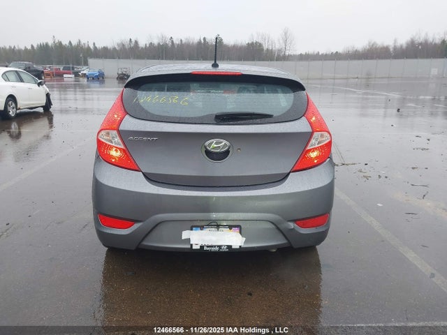 12466566 :رقم المزاد ، KMHCT5AE4FU214711 vin ، 2015 Hyundai Accent Gl مزاد بيع