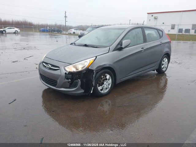 12466566 :رقم المزاد ، KMHCT5AE4FU214711 vin ، 2015 Hyundai Accent Gl مزاد بيع