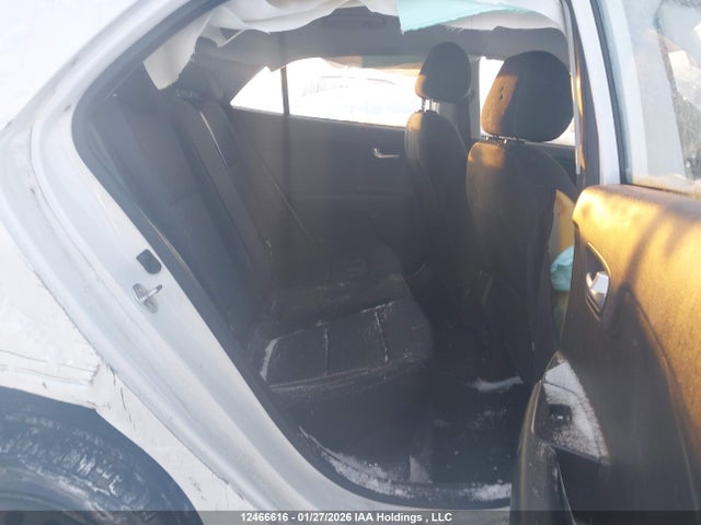 3KPA25AB6JE150098 KIA Rio